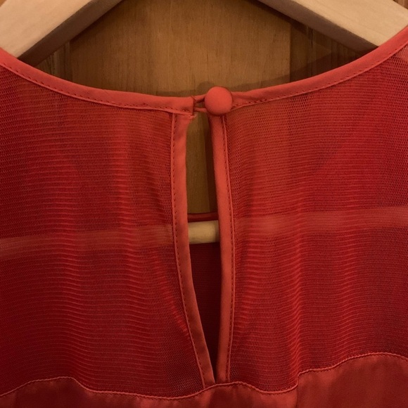 Pringle of Scotland sleeveless blouse, size 2 - Picture 5 of 7